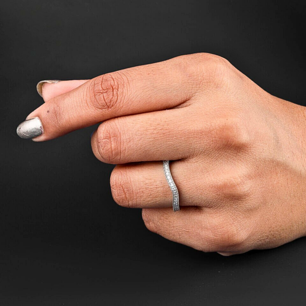 Round Cut Curved Pavé Lab Grown Diamond Wedding Band